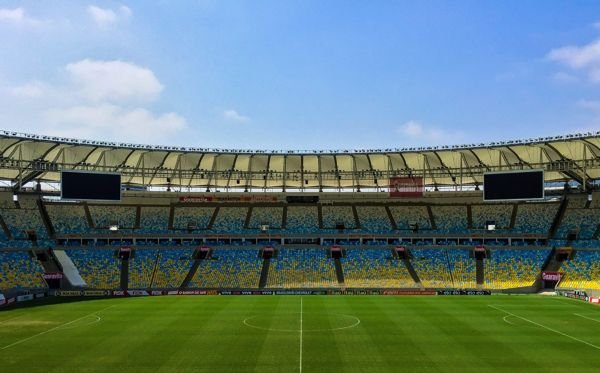 √ Ukuran lapangan sepak bola nasional dan internasional