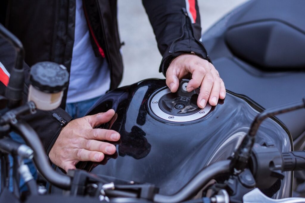 Berapa kilometer sepeda motor 1 liter? Ini adalah cara menghitungnya