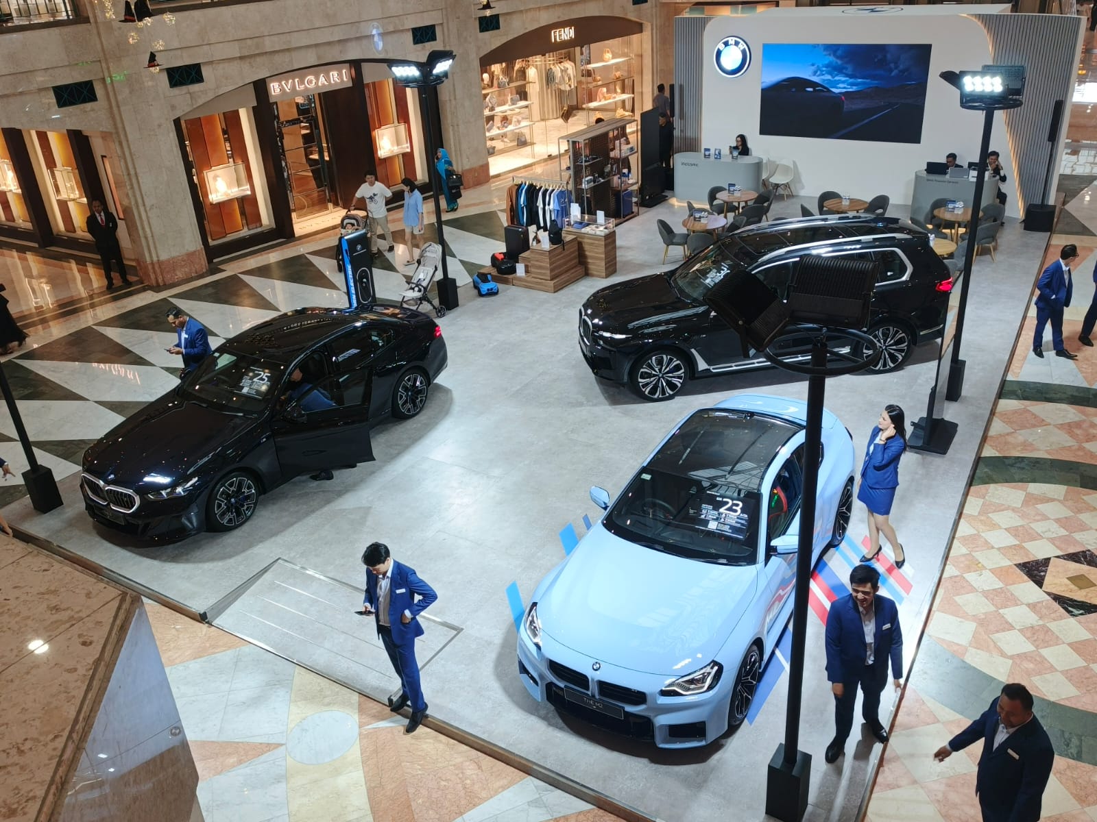Pameran BMW Group Plaza Sinai menawarkan promo menarik