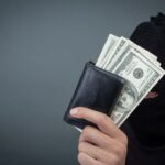 Peringatan! Itu cara pinjam pakai KTP orang lain yang masih marak di tahun 2025.