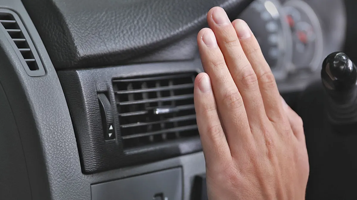 AC mobil tiba-tiba dingin? Ini Penyebab dan Solusinya!